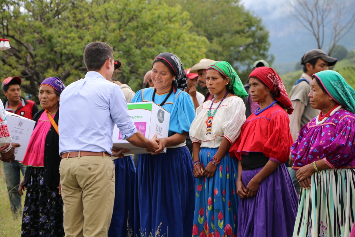 Encabeza SEDIS reunión con Wixárikas de San Sebastián de Teponahuaxtlán