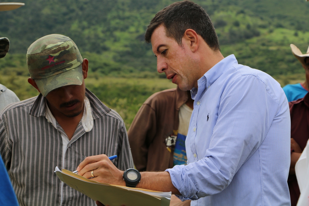 Encabeza SEDIS reunión con Wixárikas de San Sebastián de Teponahuaxtlán