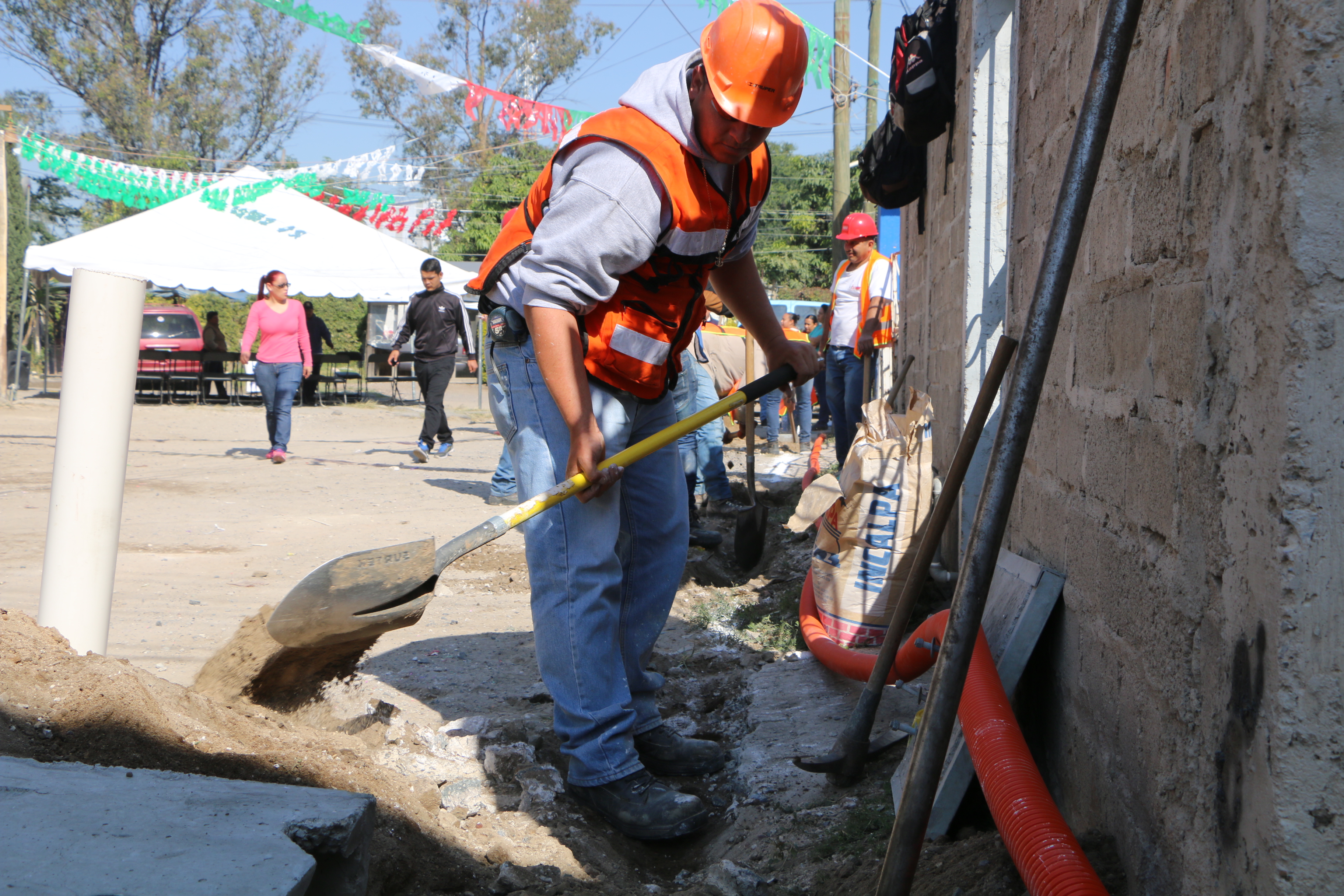 SEDIS comienza obras de alumbrado y drenaje en La Ferro