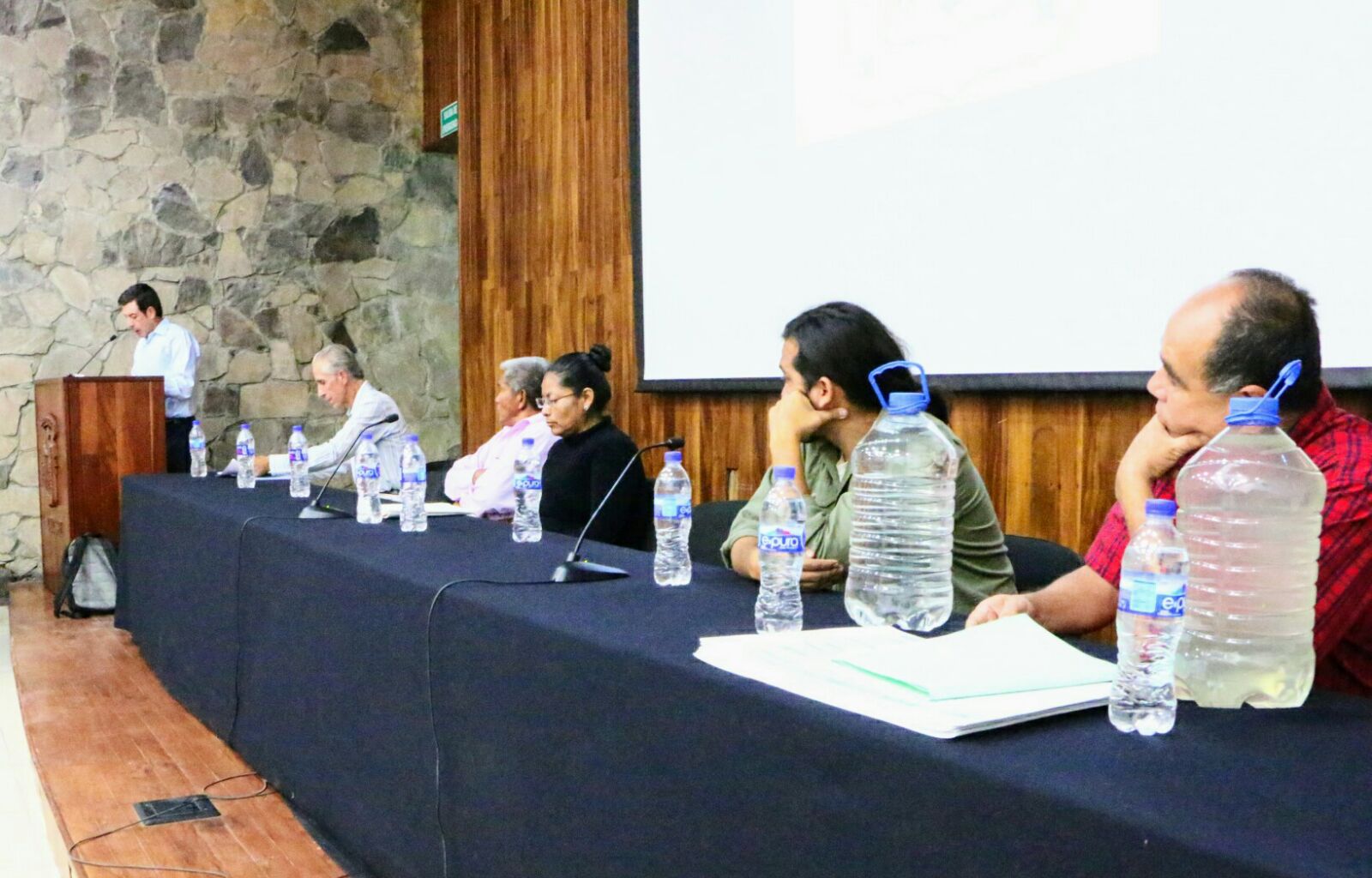 Miguel Castro reafirma compromiso con la comunidad de San Pedro Itzicán