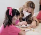 Imparten taller de arte popular a niñas y niños del Hogar Cabañas en el Centro Cultural González Gallo